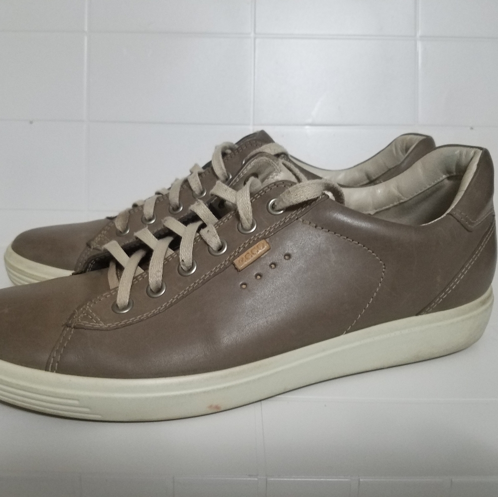 Ecco gray leather sneakers